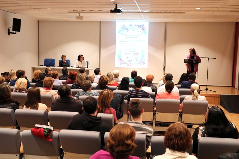 Los colegios de Torrent participan en una exposición contra la violencia de las mujeres