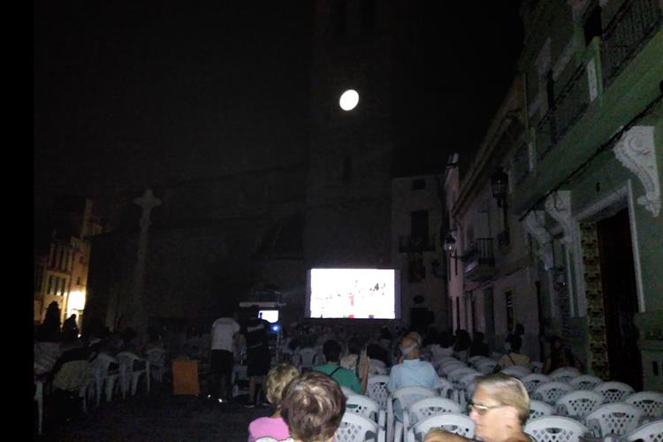 Torrent disfruta del primer fin de semana del verano con cine al aire libre