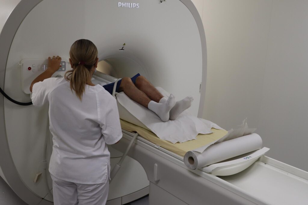 El servicio de resonancias magnéticas del Centro de Especialidades de Santos Patronos da servicio a más de 500 pacientes en su primer mes de funcionamiento