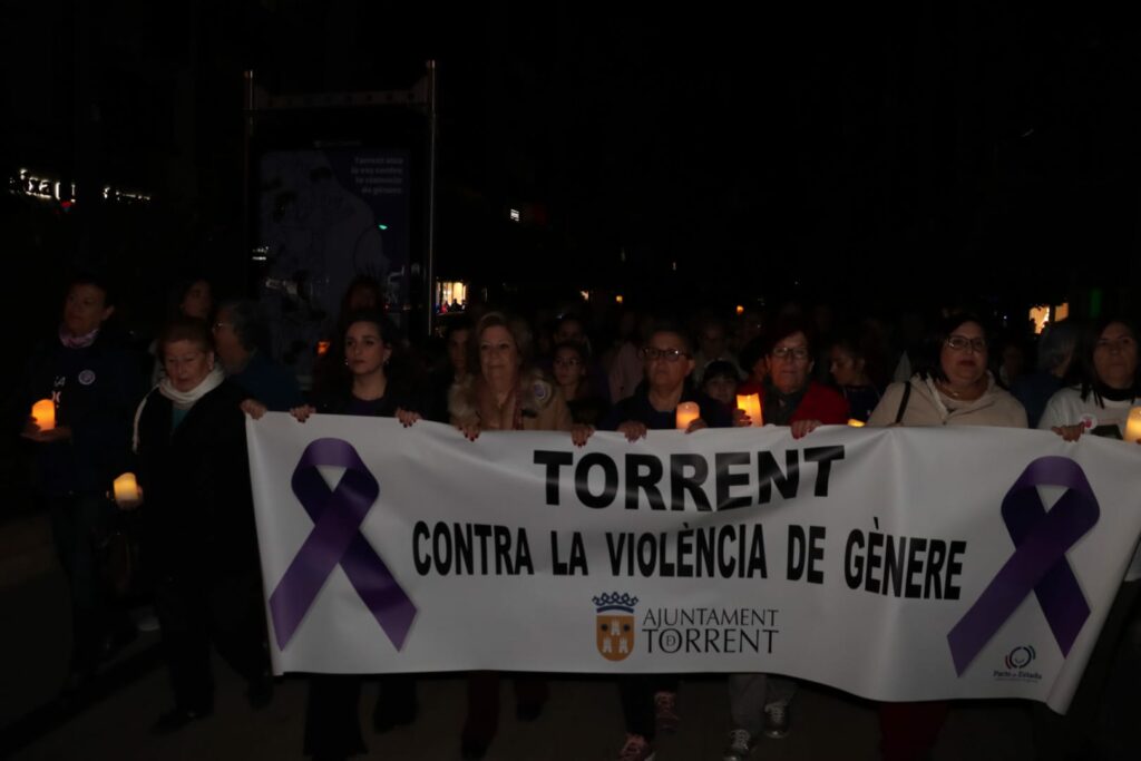 Torrent marxa contra la violència de gènere en el ‘Dia Internacional de l’Eliminació de la Violència contra la Dona’