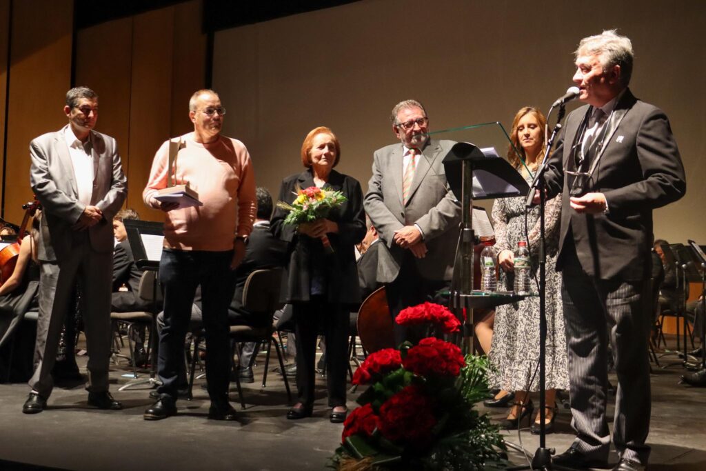 Torrentins que fan banda: José Ribera Tordera ‘Penya’ recibe el homenaje de la UMT y el Ayuntamiento de Torrent por su dilatada trayectoria musical