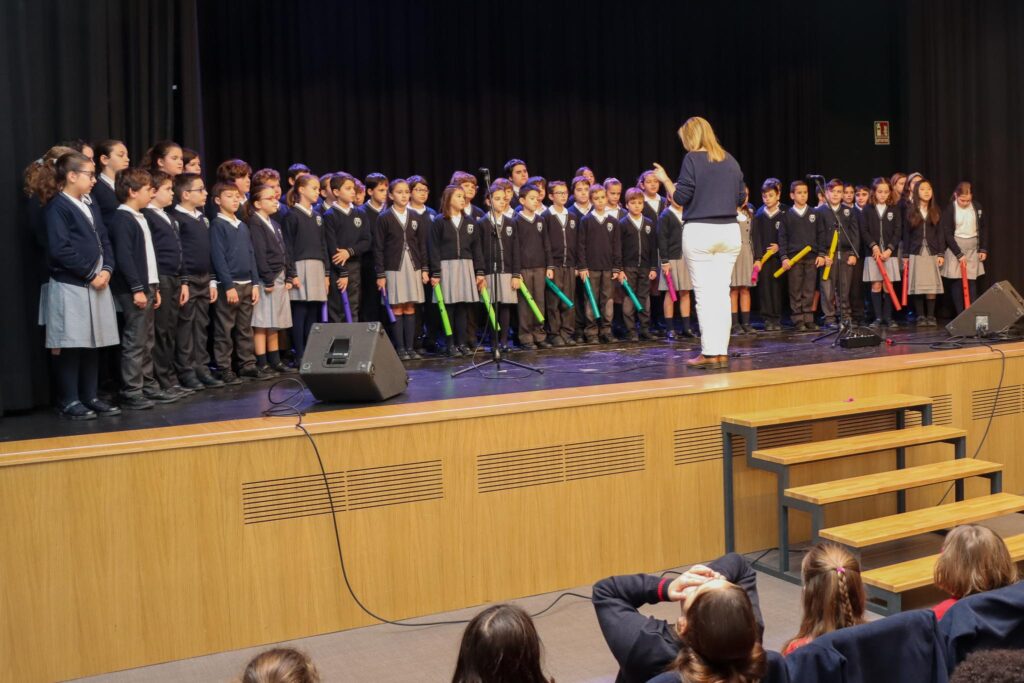 Els centres educatius de Torrent canten en valencià en la XXIII Trobada de Nadales de La Gavella