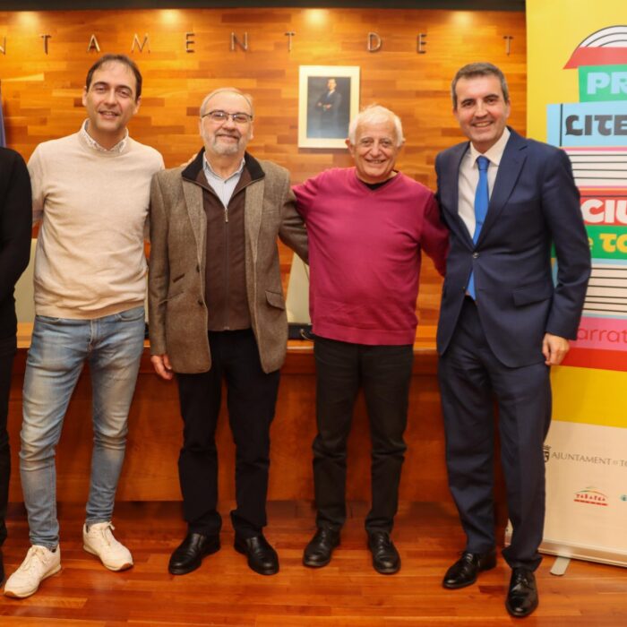 Los ‘Premis Literaris Ciutat de Torrent’ reconocen el talento de Carles Mulet y Vicent Sanhermelando