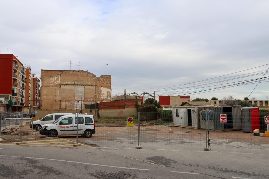 Torrent treballa en l’adequació del nou pàrquing públic gratuït del carrer de Sant Nicolau