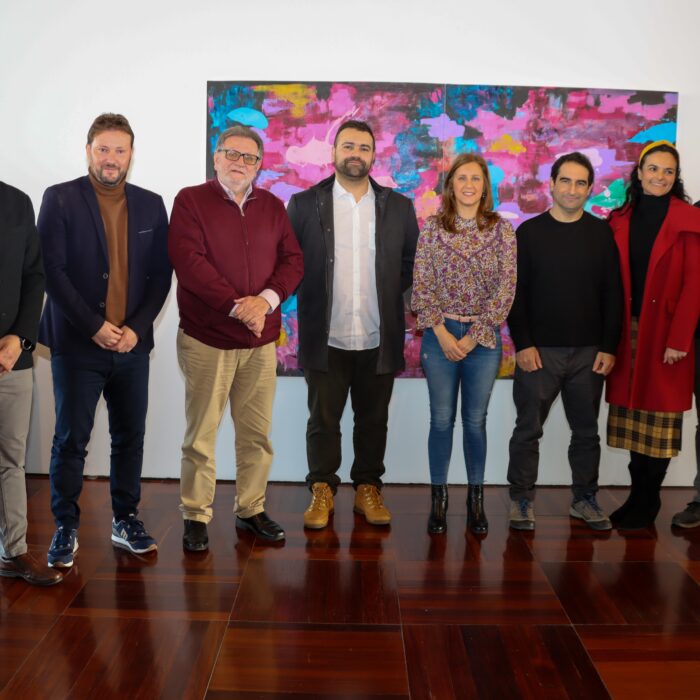 El artista torrentino, José Martínez Ortí, inaugura la exposición ‘Alquimia visual, del ferro al color’ en el EMAT