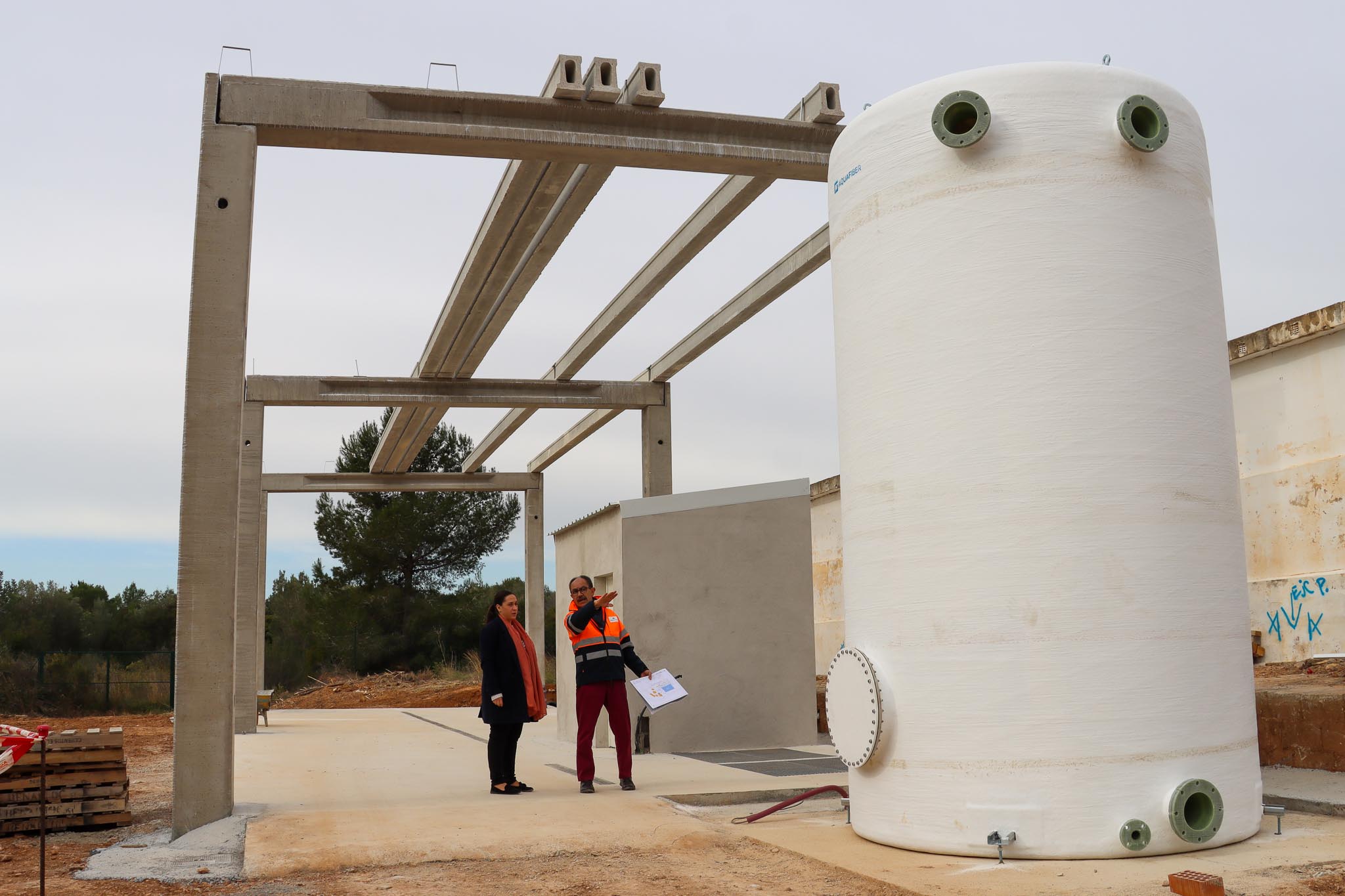 La construcción de la nueva planta desnitrificadora para el suministro de agua potable a Calicanto avanza a buen ritmo