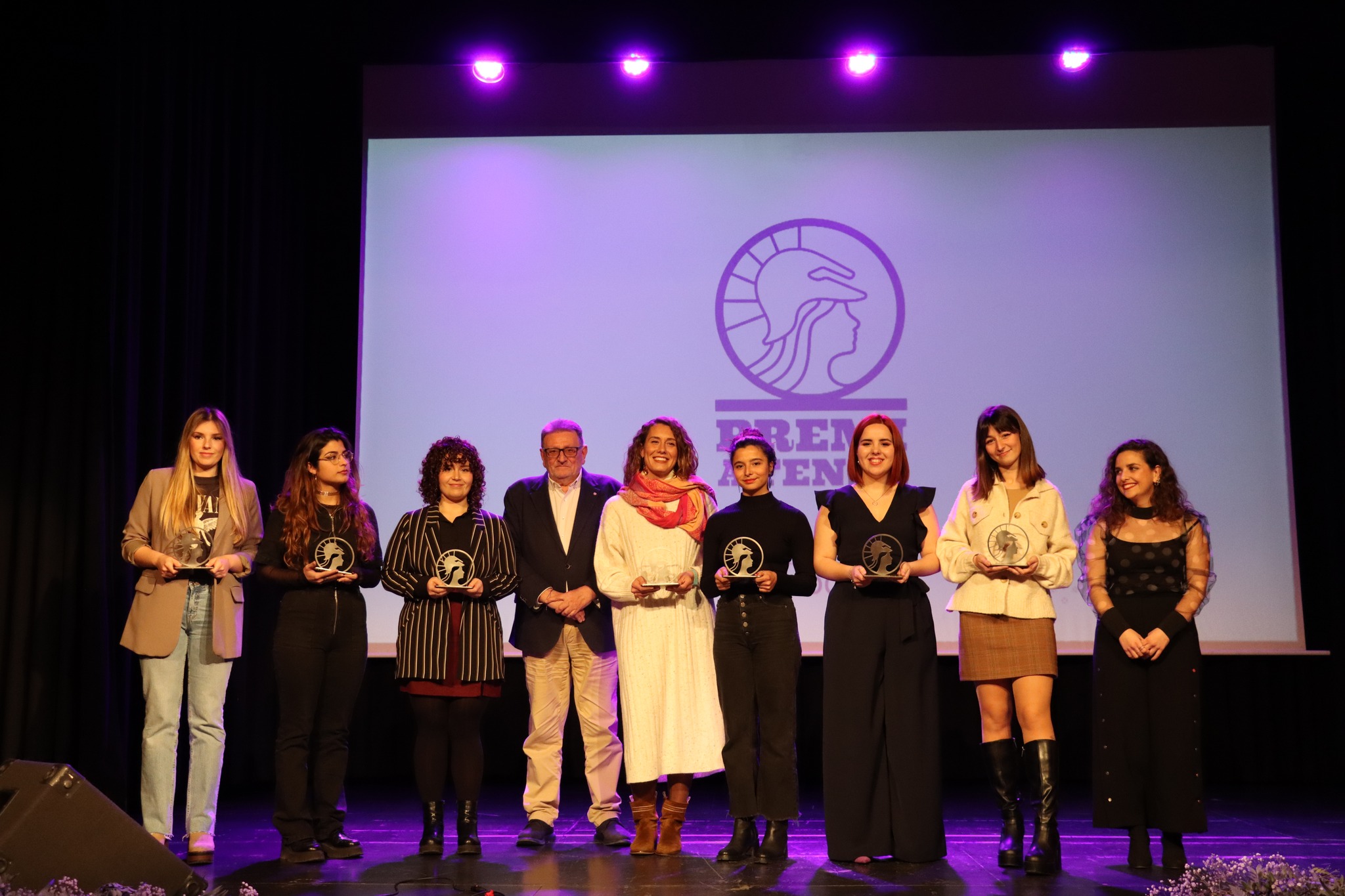 El Premi Dona Atenea 2023 reconeix el treball de Carla Sancho Gil, Miriam Calvo Gallego, Loyola Pérez de Villegas Muñiz, Cris Bartual Murgui, Ana Hernández Ánchel, Natalia Ramírez Gómez i Sara Pagán Ortí