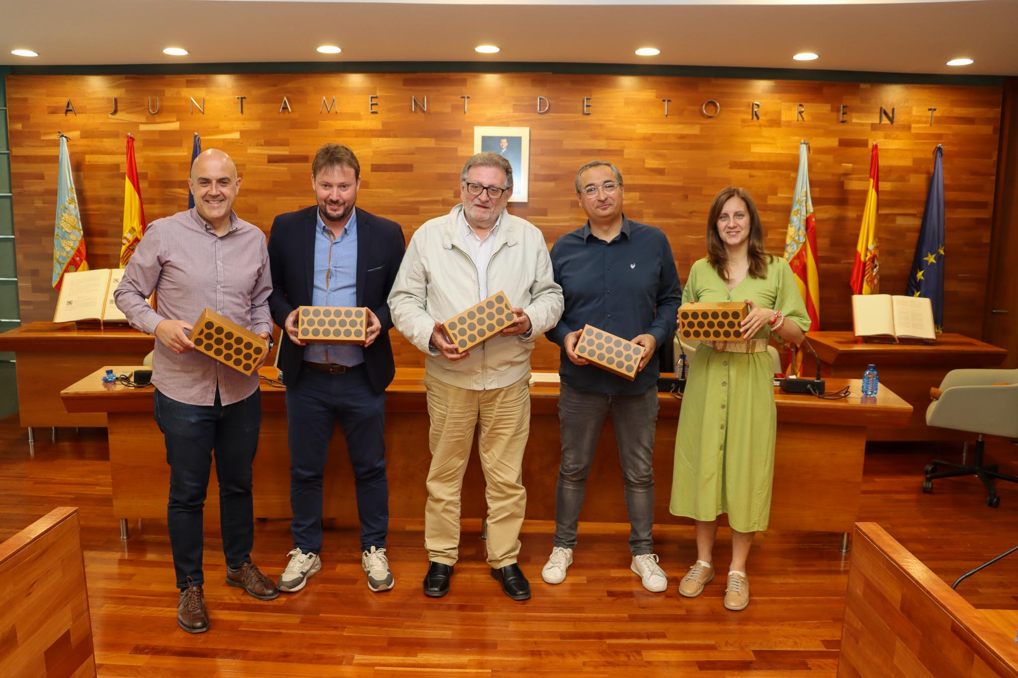 El diseñador torrentino Eugenio Simó nos invita a  entrar en su universo creativo en la exposición Fake Gate