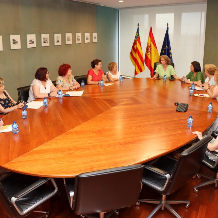 El comité de Casa de la Dona se da cita en el Ayuntamiento de Torrent