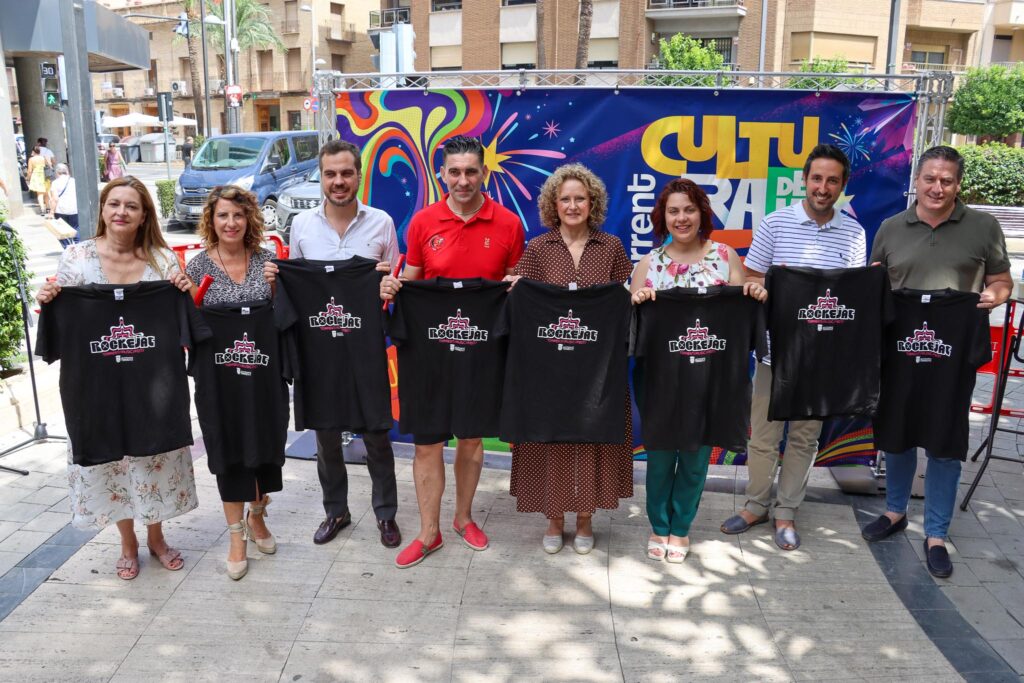 L’Ajuntament de Torrent celebra un multitudinari acte en la plaça Bisbe Benlloch per a presentar la programació de les festes patronals de 2023