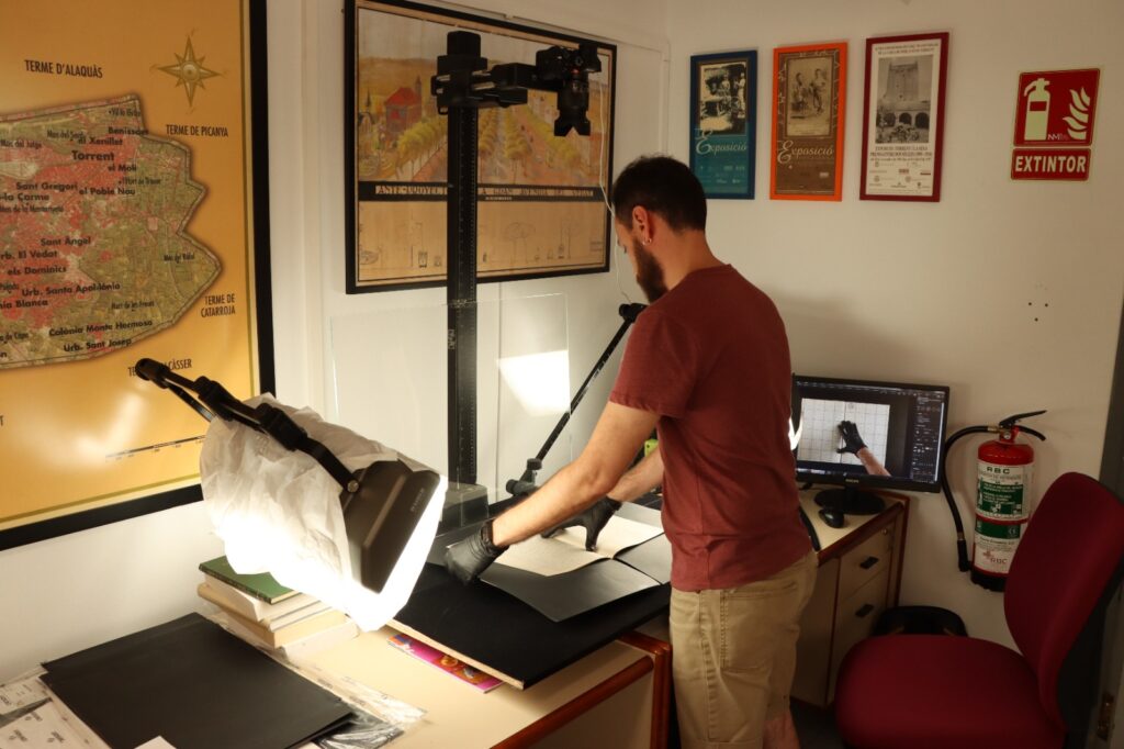 L’Arxiu Municipal de Torrent treballa en la digitalització de 25 mil pàgines de documentació històrica