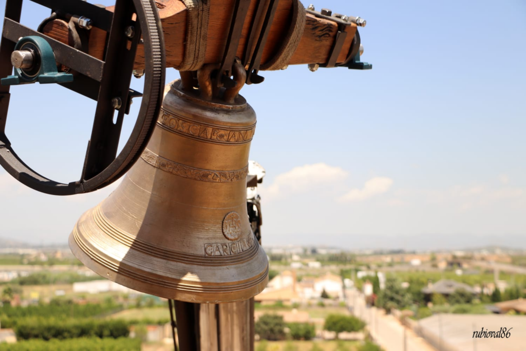 La parròquia Sant Vicent Ferrer del Mas del Jutge de Torrent inaugura la restauració de les seues campanes