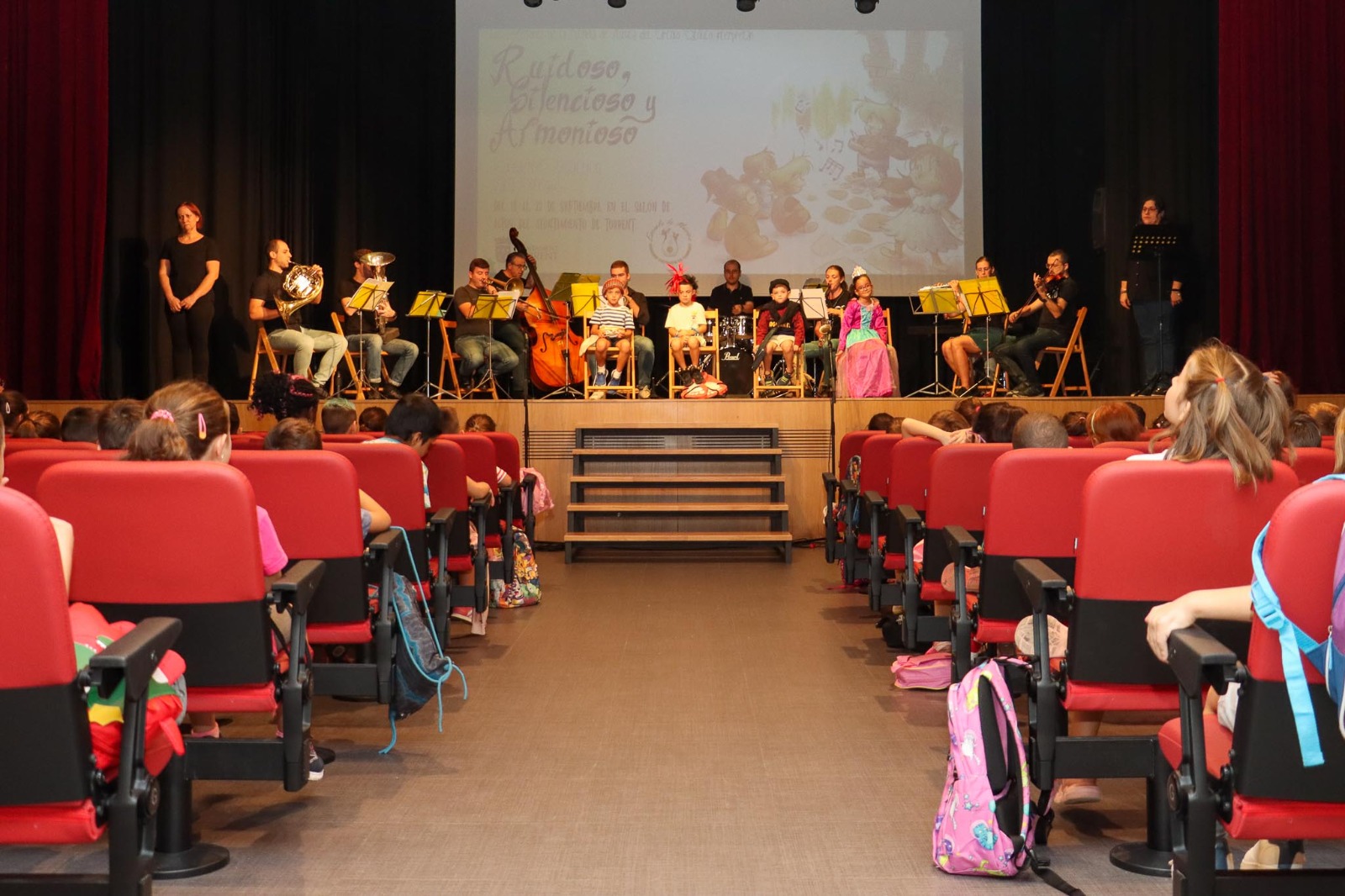 Més de 700 estudiants de Torrent gaudeixen dels concerts didàctics ‘Ruidoso, silencioso y armonioso’