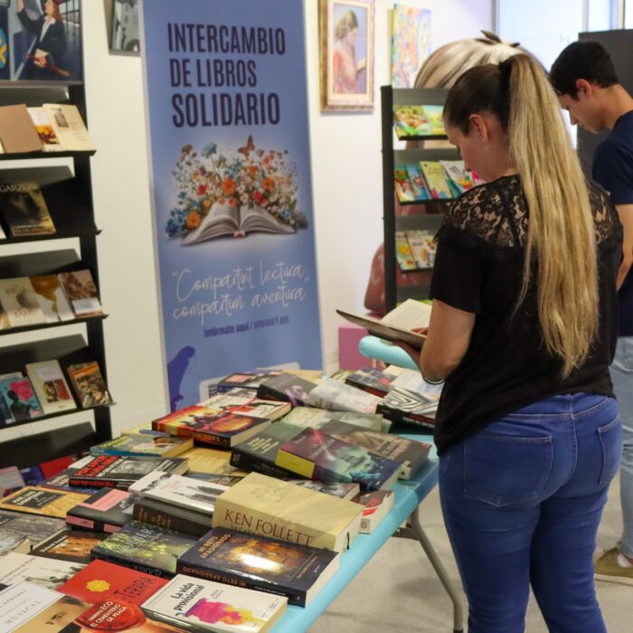 El programa ‘Compartint lectura, compartim aventura’ escribe sus primeras páginas