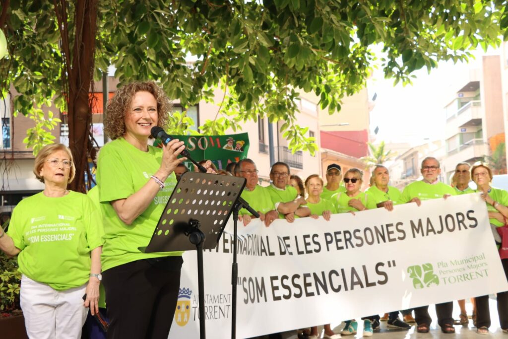 Les celebracions del Dia Internacional de les Persones Majors omplin els carrers de Torrent