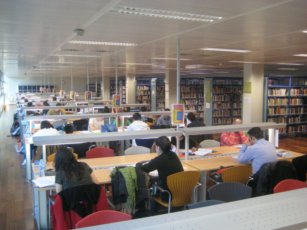 Torrent amplia els horaris de les biblioteques públiques fins al 2 de febrer per a facilitar l’estudi en període d’exàmens