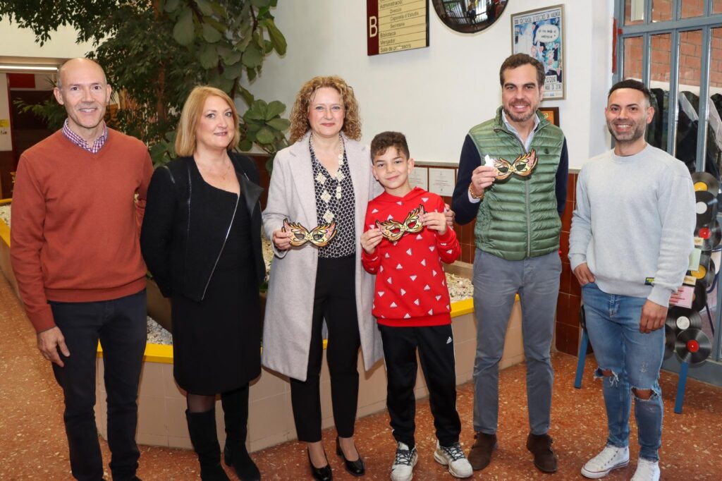Abdelmalek Benmenni guanya el concurs escolar d’antifaços de Carnestoltes de Torrent