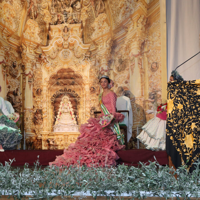 La Asociación de Amigos de la Cultura Andaluza de Torrent corona a sus nuevas reinas y damas de honor