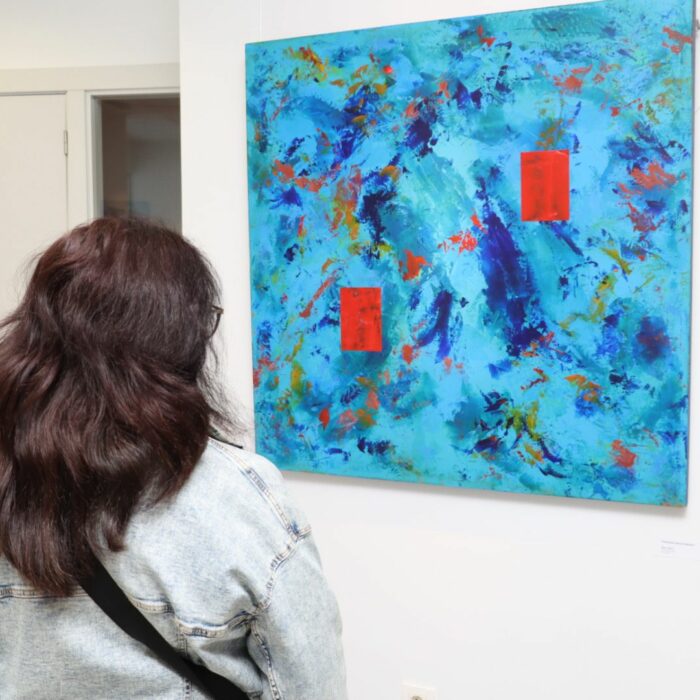 La Casa de la Dona acoge hasta el 23 de abril la exposición “Azul” de Torrent d’Art