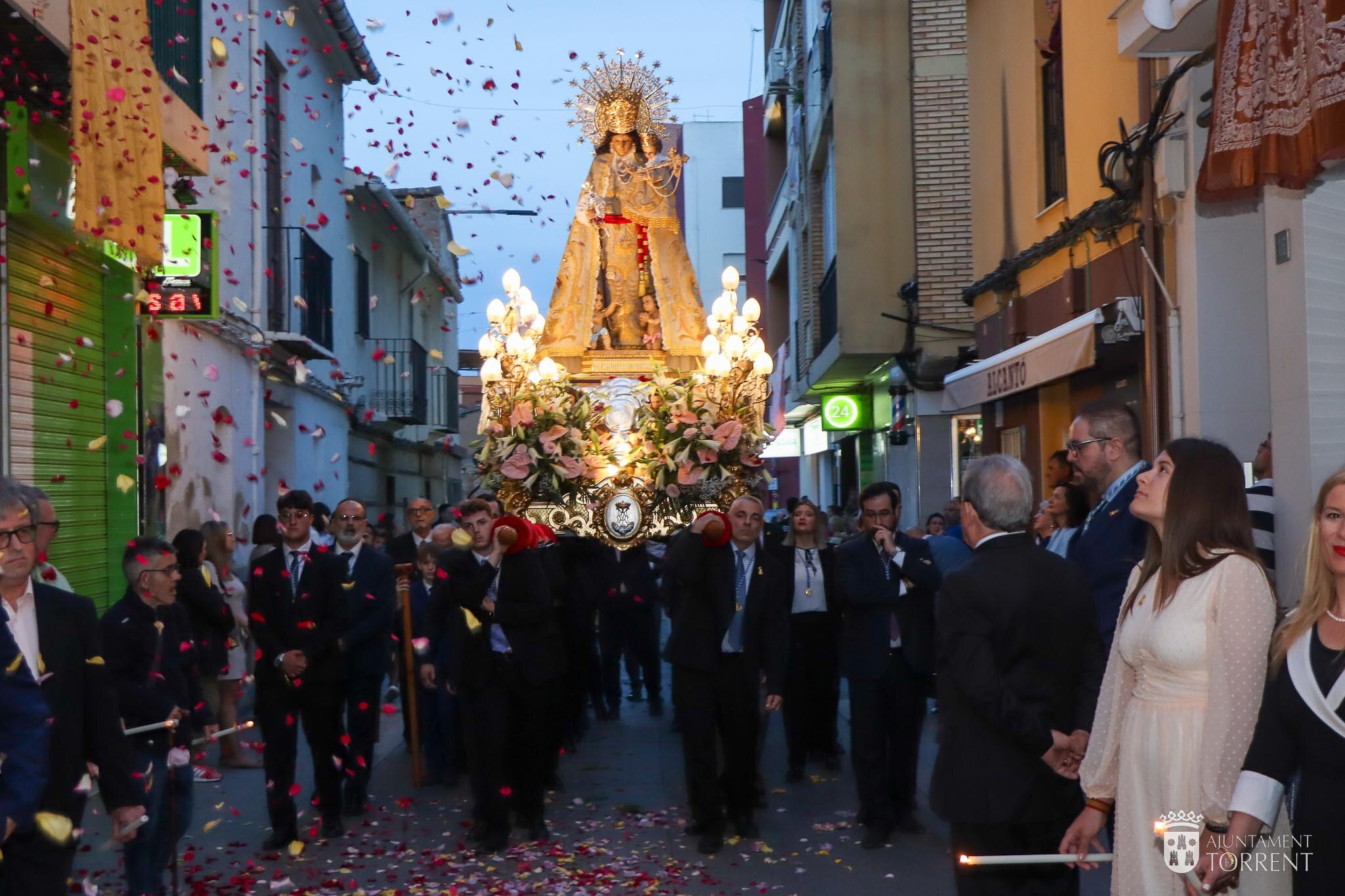 Torrent vive con emoción las fiestas en honor a la Virgen de los Desamparados