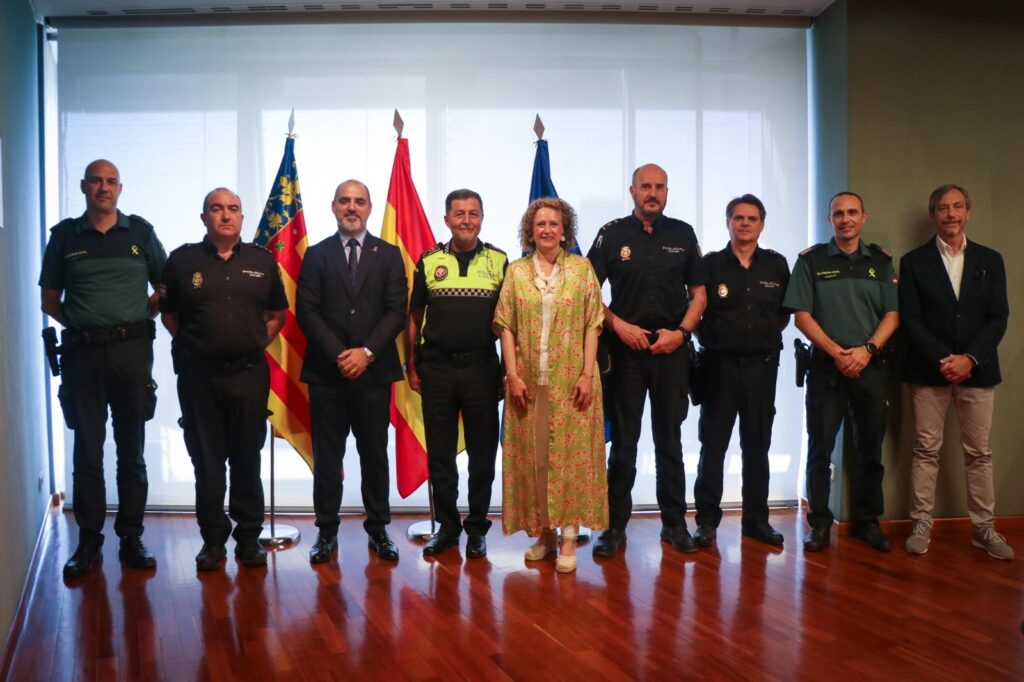Torrent celebra la Junta Local de Seguridad y homenajea al Comisario Jefe de la PLT
