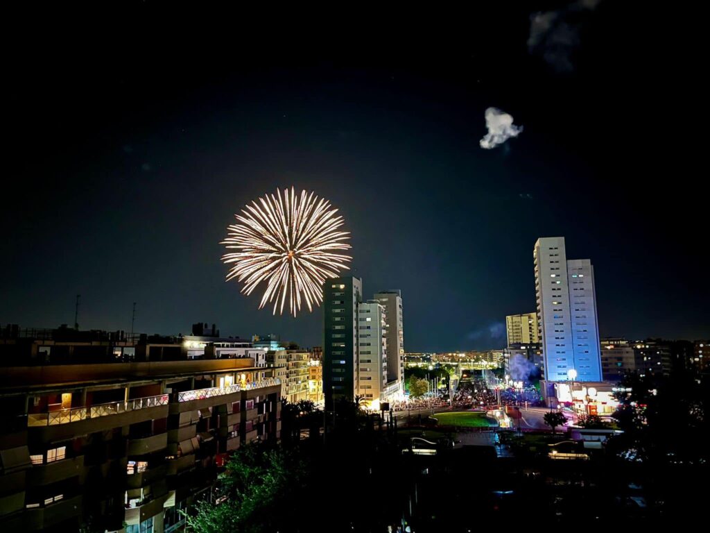 Torrent acomiada les seues festes patronals amb una espectacular carcassa i una Gran Mascletà nocturna