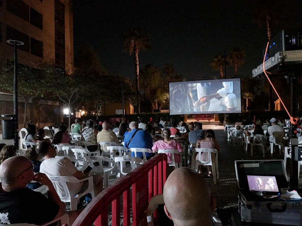 Un primer cap de setmana intens d’activitat en barris i urbanitzacions, dona començament a les festes d’agost amb ‘A la Lluna de Torrent’