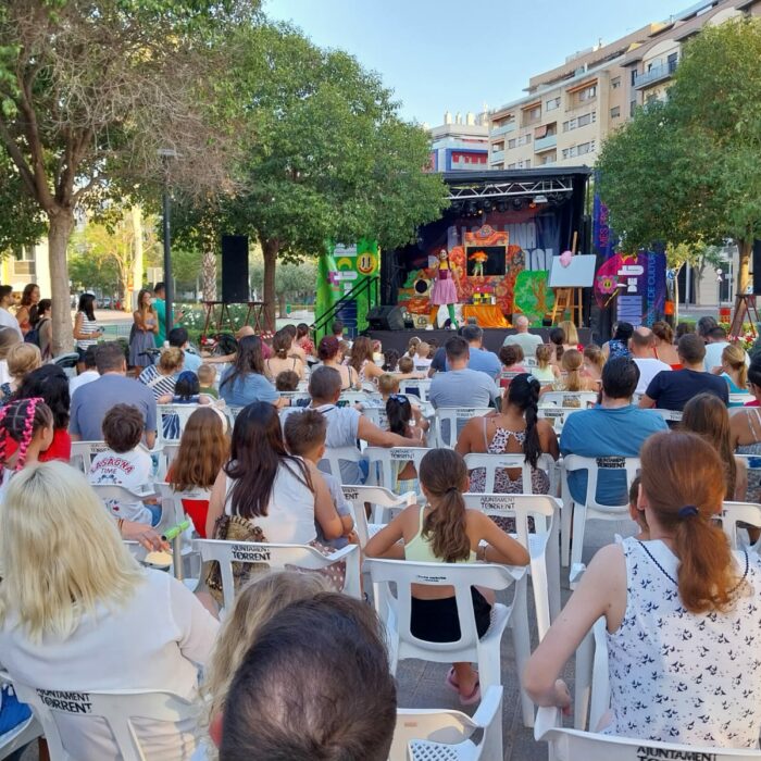 Un primer fin de semana intenso de actividad en barrios y urbanizaciones, dá comienzo a las fiestas de agosto con ‘A la Lluna de Torrent’