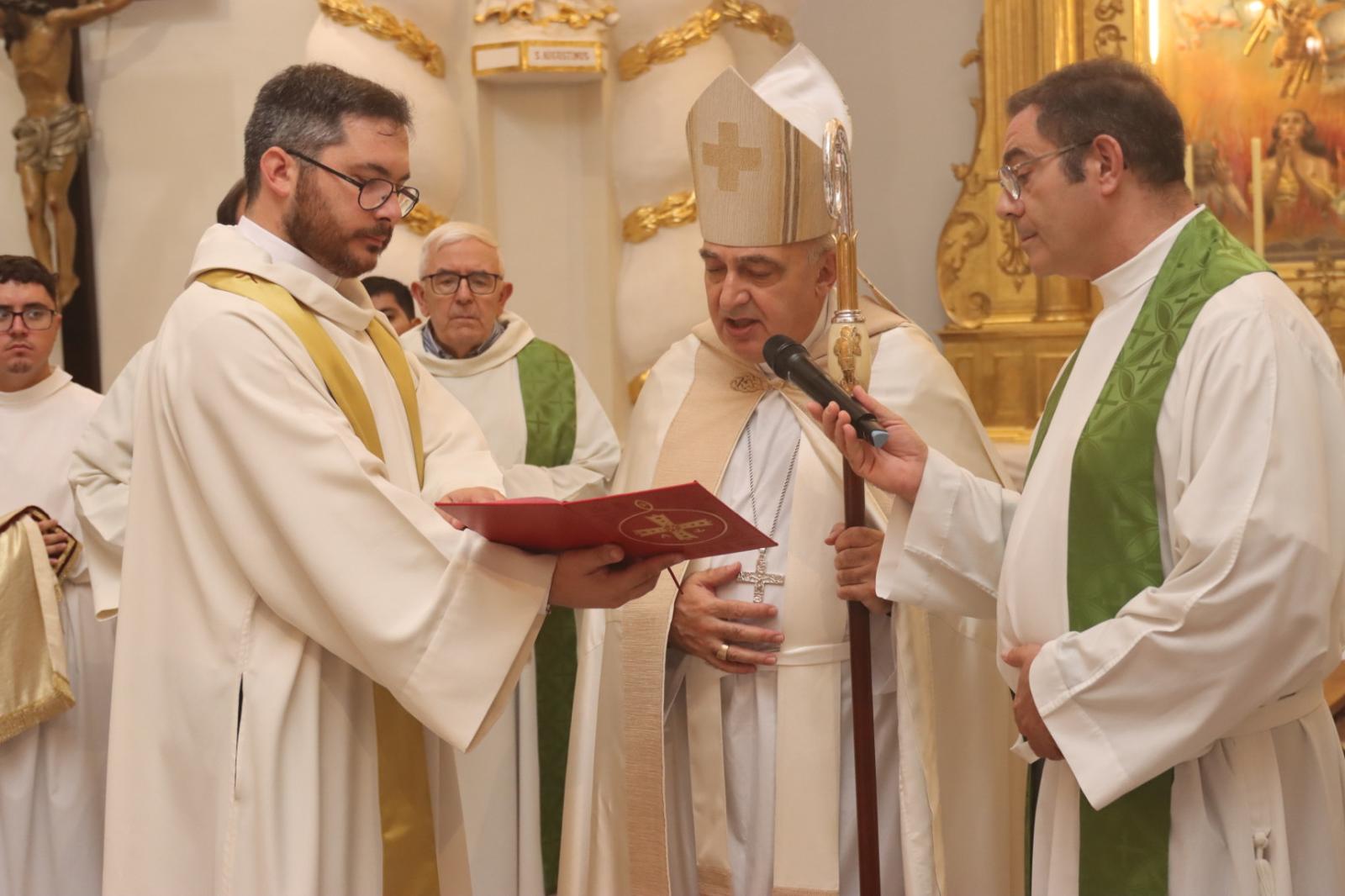 El Arzobispo bendice la restauración de la capilla de la comunión de la Parroquia de la Asunción de Torrent