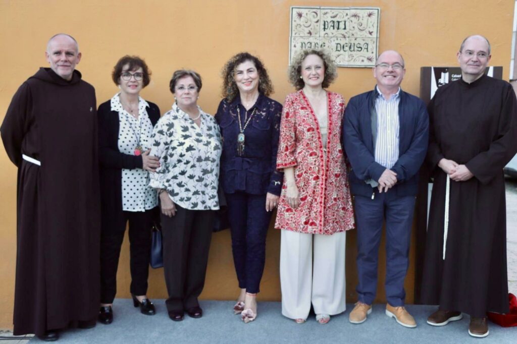 El Patio Rosa se llamará «Pati Pare Deusa» en homenaje al Padre José Deusa García