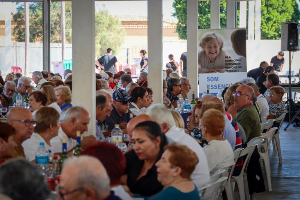 Més de 700 persones majors celebren la clausura de la Setmana del Major a Torrent amb una gran festa