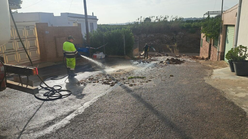 El Centro de Coordinación Municipal centraliza la solidaridad de colegios, iglesias y empresas junto a cientos de voluntarios