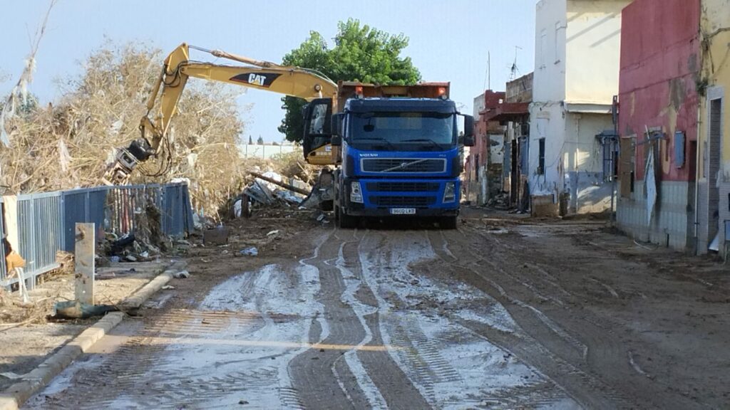 En la Casa de la Dona, personal y técnicos del Ayuntamiento ofrecen sus servicios de ayuda a los afectados, en la tramitación de ayudas. Están habilitados puntos, de ayuda psicológica y asesoramiento jurídico y de respiro y conciliación familiar