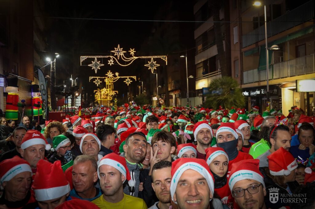 Torrent acomiada l’any amb esport, color, diversió i solidaritat en el seu tradicional XV Sant Silvestre Solidària