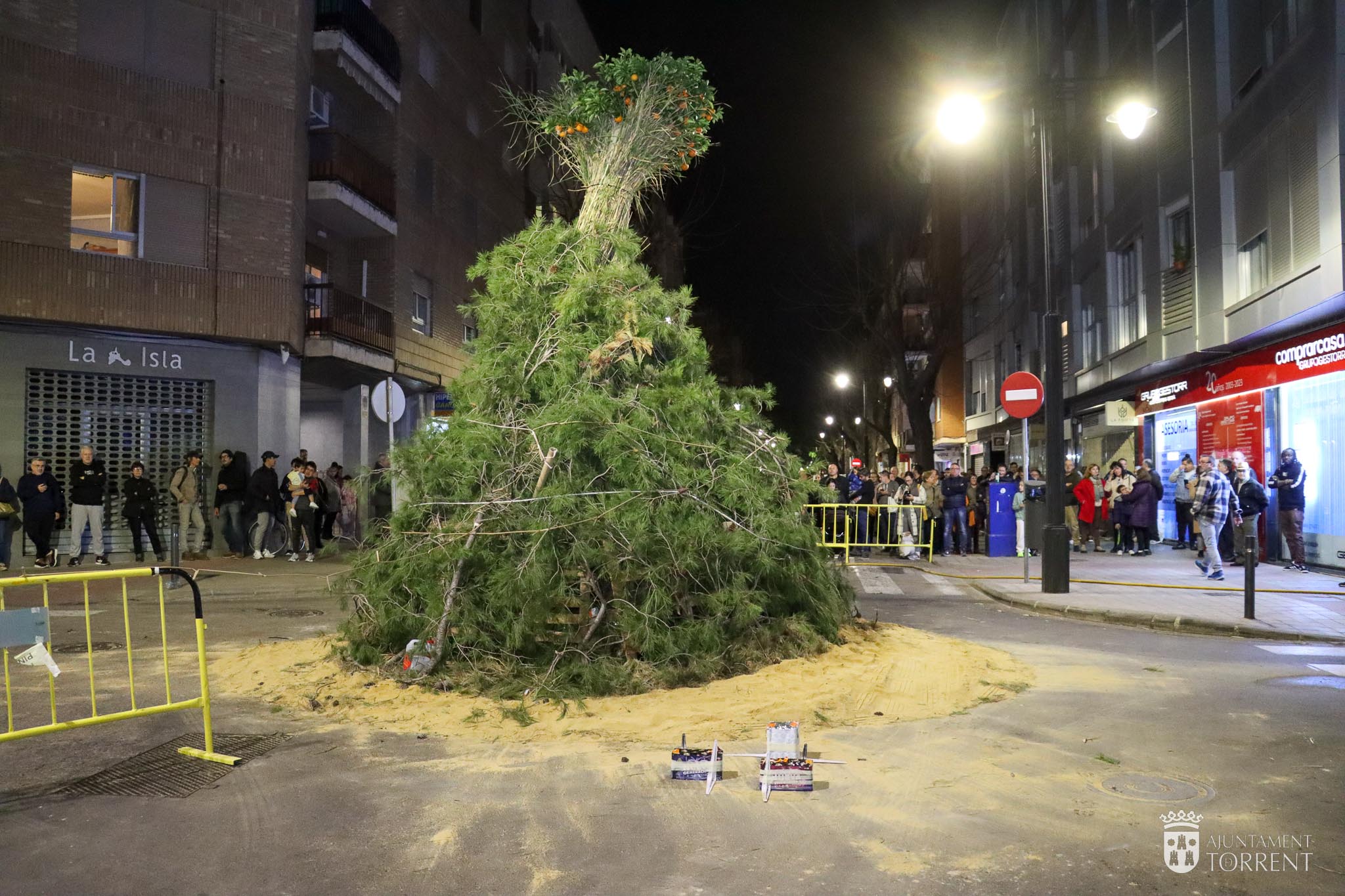 Torrent se prepara para la cremà de Sant Antoni Abat