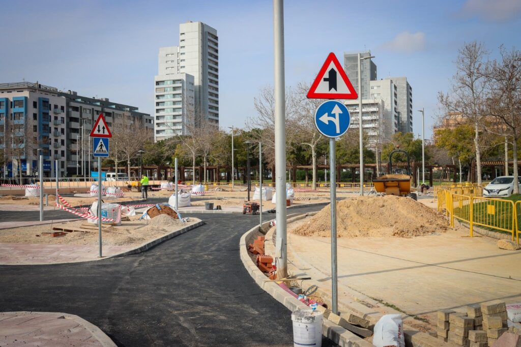 Las obras del primer parque infantil de seguridad vial de Torrent, encaran su recta final