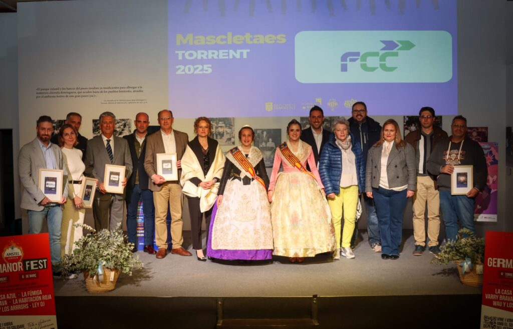 Torrent encén la metxa de les Falles 2025 amb un homenatge als pirotècnics i patrocinadors