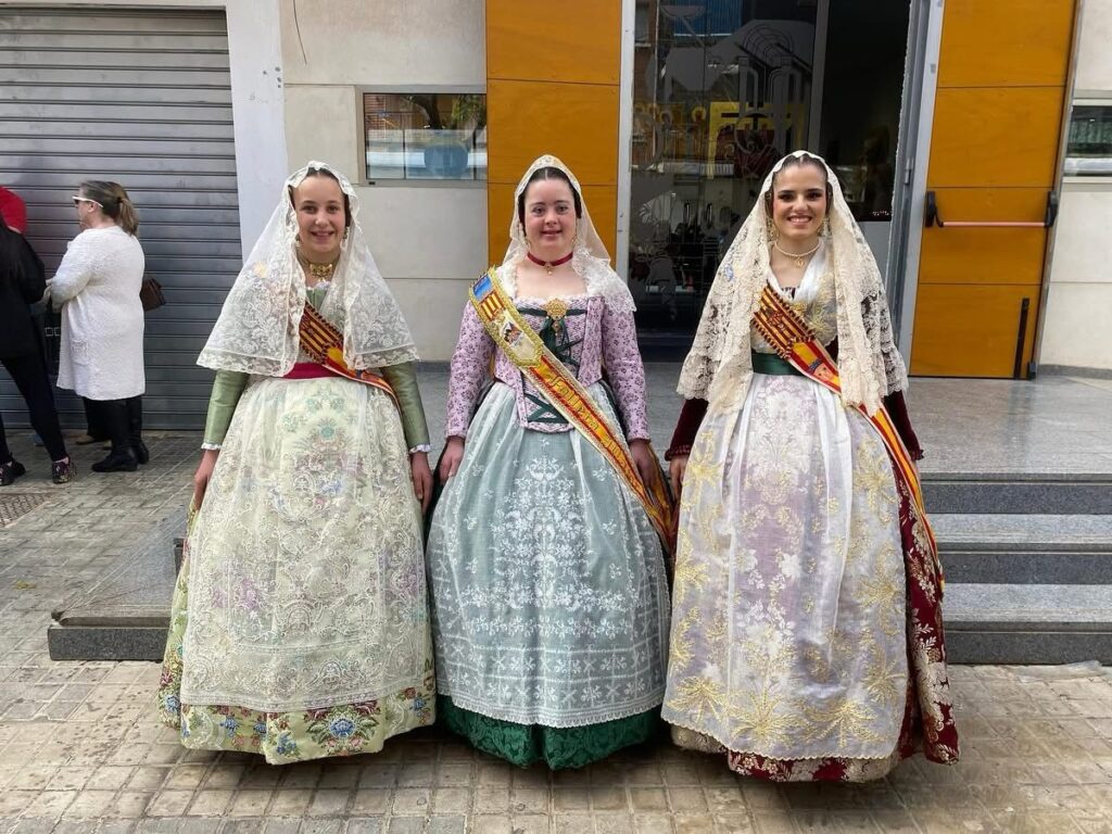 La Falla d’ADISTO dona inici a la setmana gran de les falles de Torrent