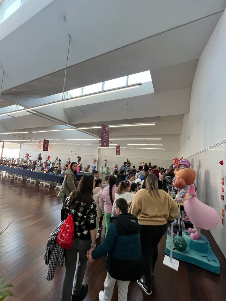 Èxit de l’Exposició del Ninot de Torrent 2025 amb la visita de 1.400 escolars