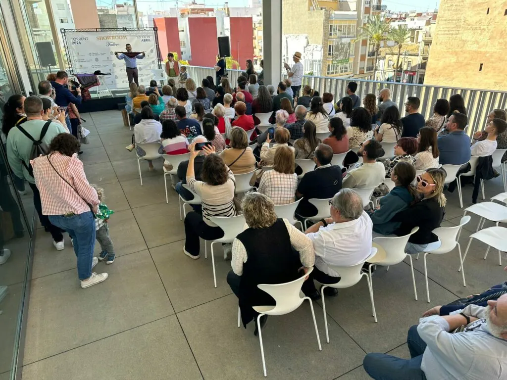 Torrent se convierte en escaparate de la indumentaria fallera en su II Showroom Fallero