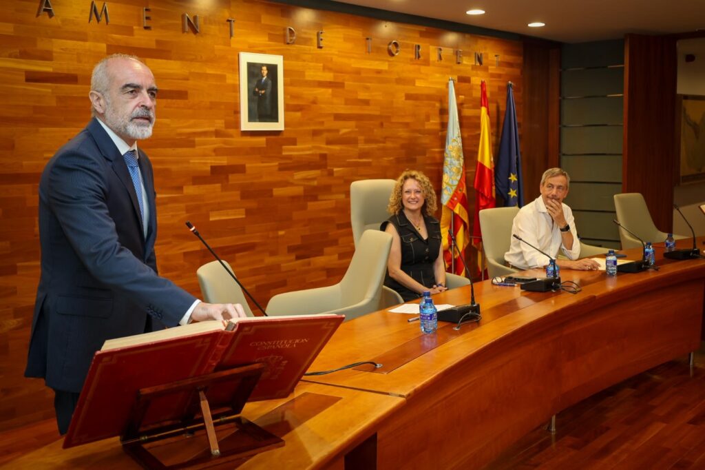 Eduardo Balaguer Pallás pren possessió com a nou Secretari General de l’Administració de l’Ajuntament de Torrent