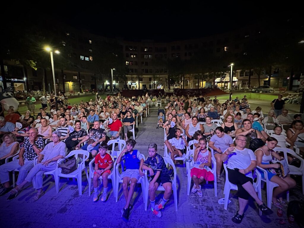 Torrent viu un nou cap de setmana de “A la Lluna de Torrent” replet de cultura, música, humor i cinema per a tota la família, en places i urbanitzacions