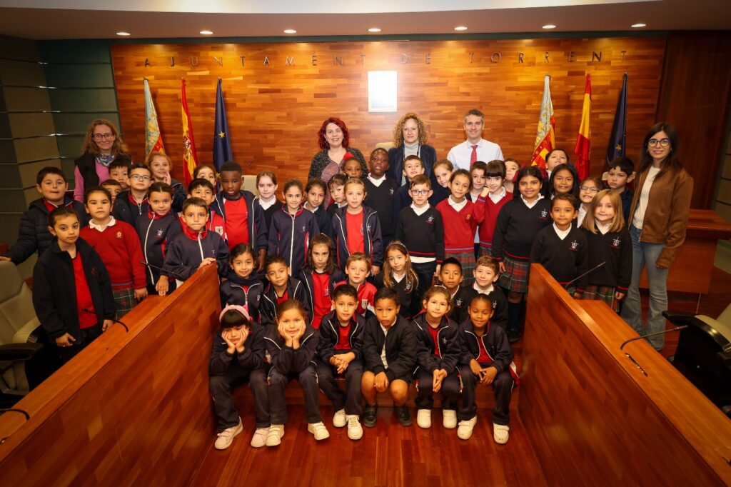 Torrent rep a 50 alumnes del col·legi San José i Santa Ana-Trinitarias en una visita educativa a l’Ajuntament Torrent rep a 50 alumnes del col·legi San José i Santa Ana-Trinitarias en una visita educativa a l’Ajuntament
