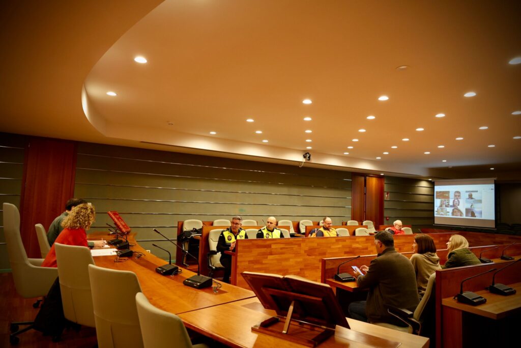 Torrent recuperará la actividad lectiva este lunes a partir de las 15:00 horas tras el decaimiento de las alertas meteorológicas Torrent recuperará la actividad lectiva este lunes a partir de las 15:00 horas tras el decaimiento de las alertas meteorológicas