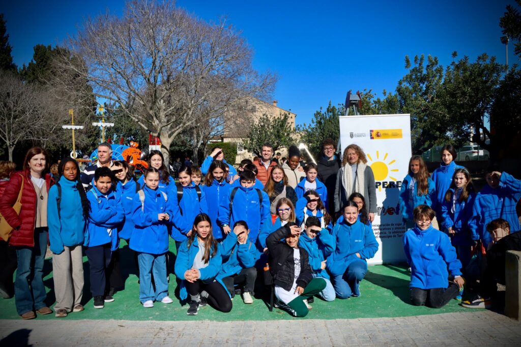 L’Ajuntament de Torrent posa en servici els nous jocs infantils de la Urbanització El Pantà després de la finalització de les obres L’Ajuntament de Torrent posa en servici els nous jocs infantils de la Urbanització El Pantà després de la finalització de les obres