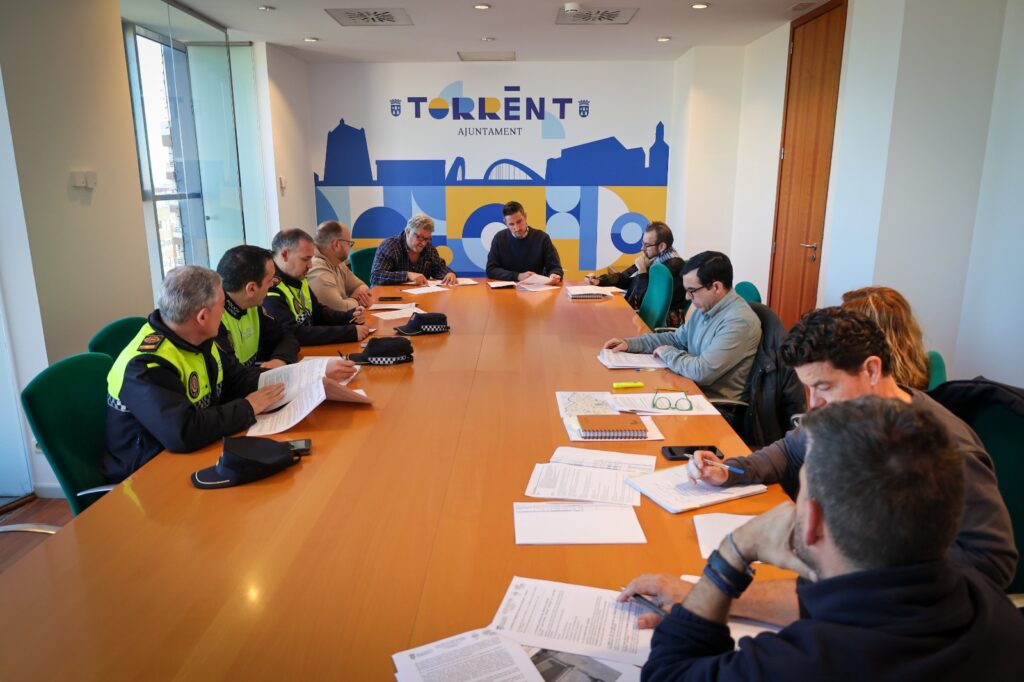 Quasi 300 servicis policials, drons de vigilància, unitat canina, reforç de Protecció Civil amb quasi 70 voluntaris i coordinació amb tots els cossos de seguretat garantixen la tranquil·litat en les Falles de 2026