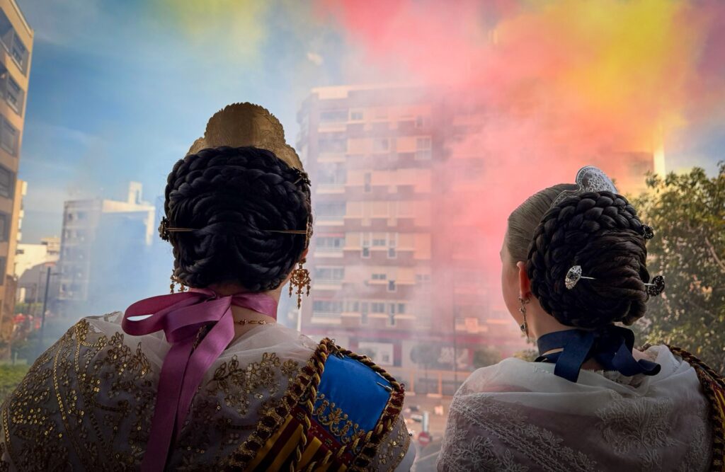 La mascletà de Germans Caballer plena de pólvora Torrent en l’avantsala del dia de San José