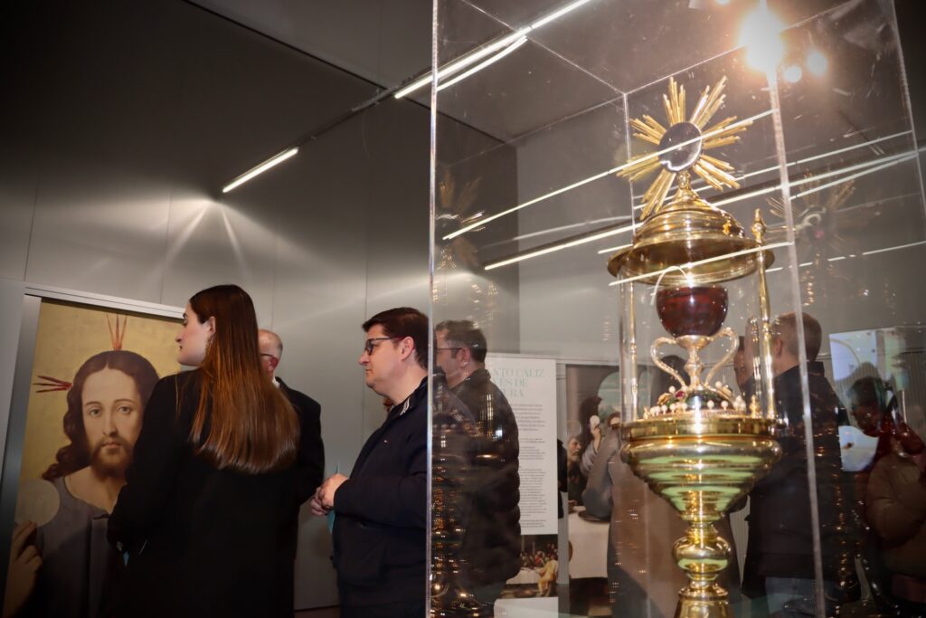 Torrent inaugura la exposición “Santo Cáliz de la Esperanza” en el Antic Mercat Torrent inaugura la exposición “Santo Cáliz de la Esperanza” en el Antic Mercat