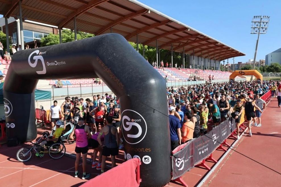 La XI 10K ‘Ciutat de Torrent’ va reunir 648 corredors en una nova festa de l’esport popular La XI 10K ‘Ciutat de Torrent’ va reunir 648 corredors en una nova festa de l’esport popular
