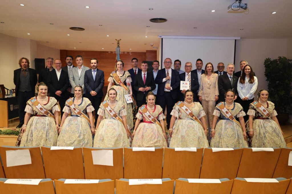 Torrent viste de gala la literatura valenciana con la entrega de premios de los II Jocs Florals “Torrent Gran Ciutat”